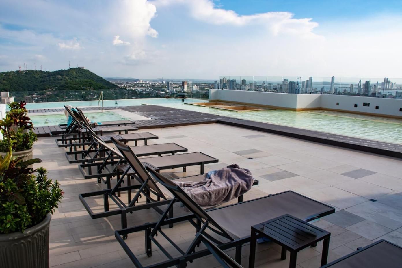 Hermoso Con Piscina 1 Cmc66 Cartagena